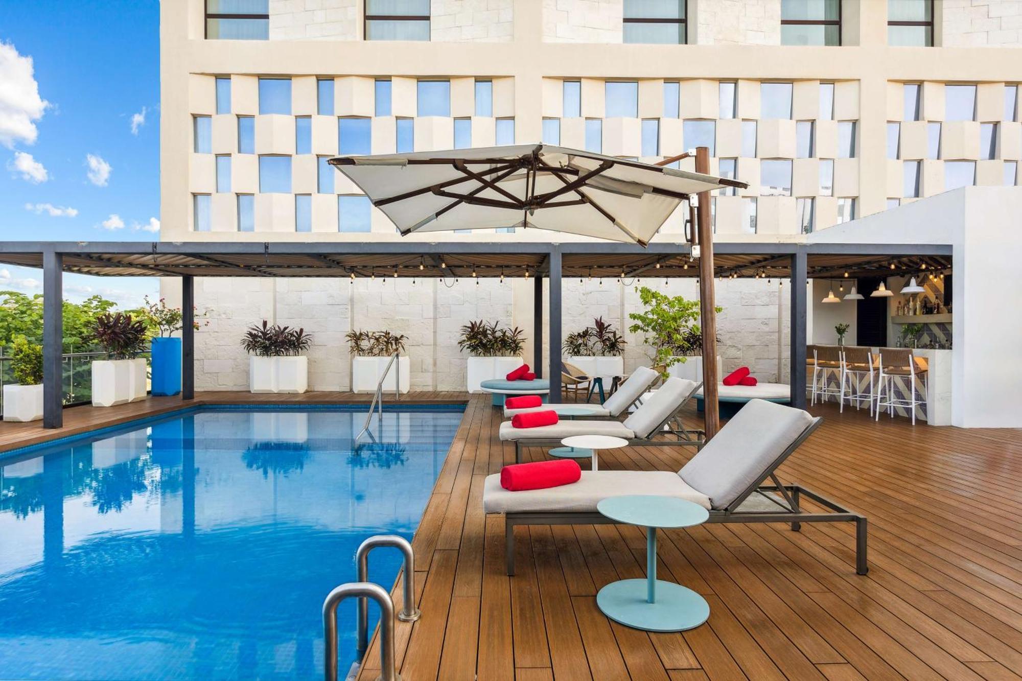 เอ็นเอช กังกุนแอร์พอร์ต Hotel Alfredo V. Bonfil ภายนอก รูปภาพ