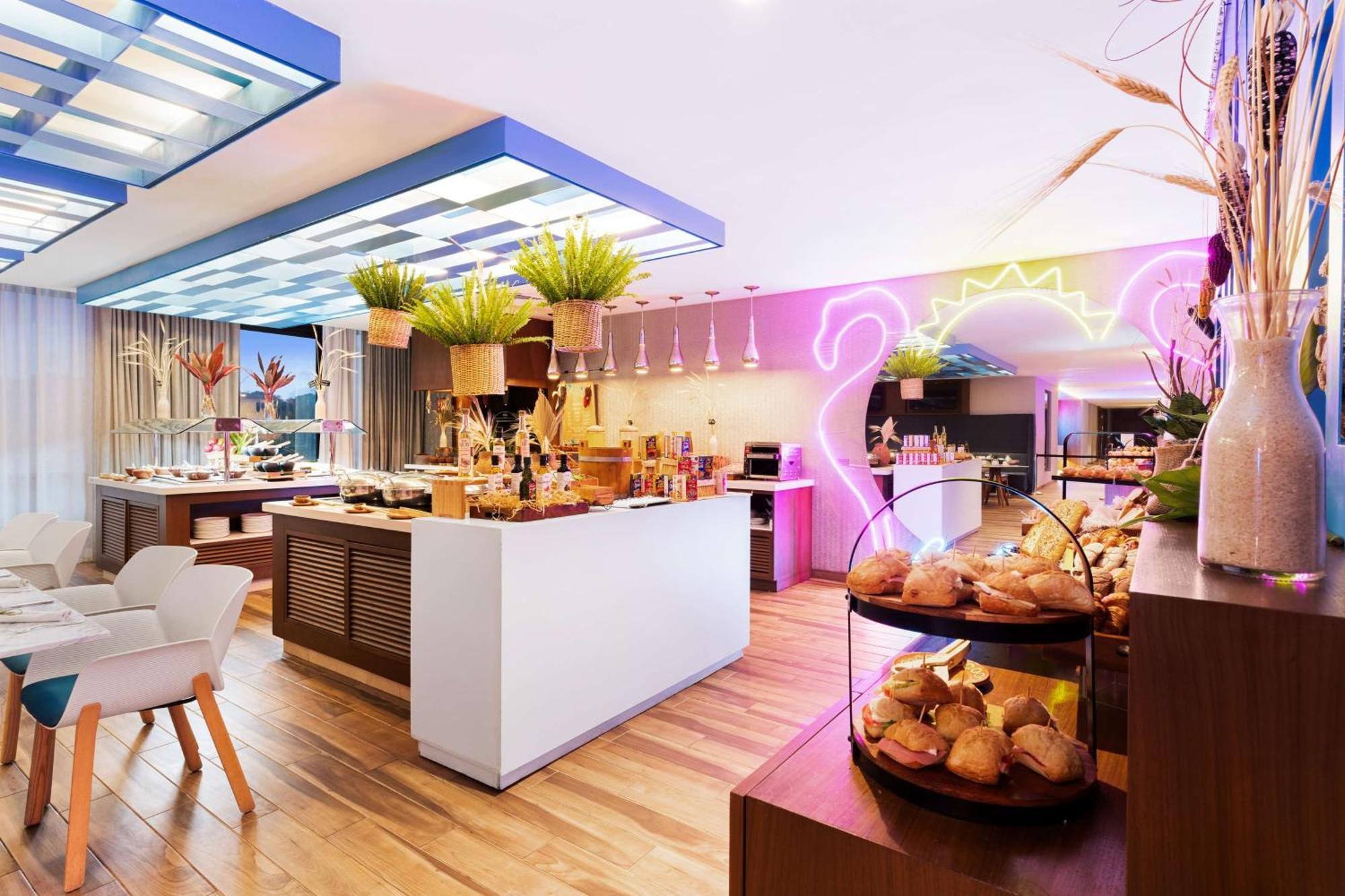 เอ็นเอช กังกุนแอร์พอร์ต Hotel Alfredo V. Bonfil ภายนอก รูปภาพ